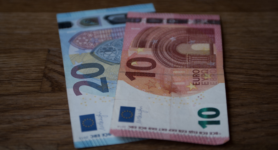 EUR/USD advances towards 1.0920 ahead of the ECB minutes and EU Retail Sales